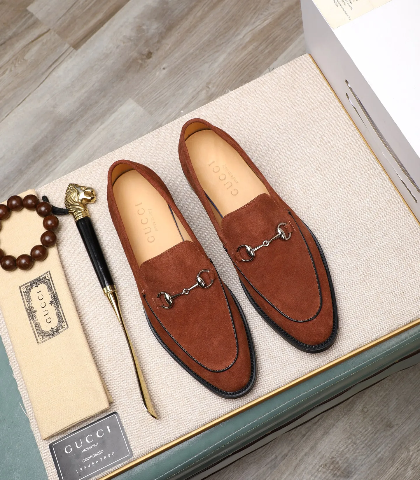 Men's shoes 💰520 (all cowhide) GUCCI high-end formal leather shoes. Original imported first-layer calfskin from Italy. Water-dyed cowhide lining. Original hardware. I believe you will be impressed from the first time you see it. The avant-garde style can no longer fully interpret its elegance. AAA grade rubber outsole. Super comfortable. The original last from the counter ensures its original version and quality. The simple upper ensures its comfort and breathability. A pair of truly good shoes has its own unique soul, prestigious quality, regular size 38-44